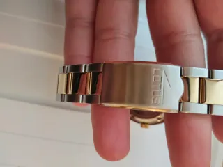Reloj Lotus bicolor usada 2 dia