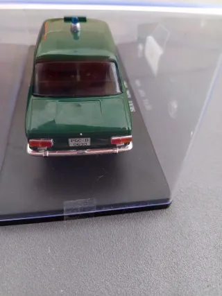 Coche SEAT 124L Guardia Civil 1969