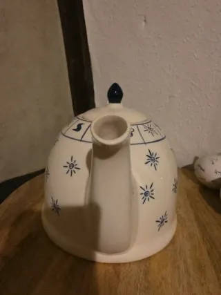 Tetera o cafetera de cerámica