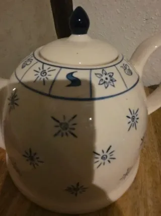 Tetera o cafetera de cerámica