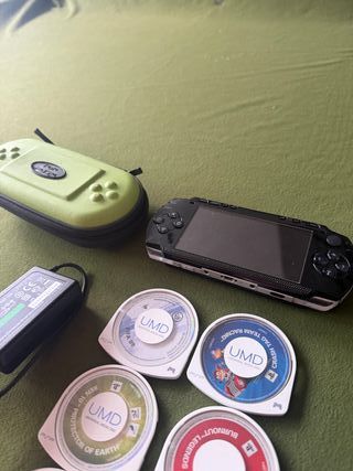PSP Negra con 7 Juegos UMD