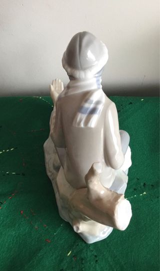 Figura Nao niño con perro porcelana