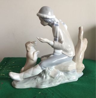 Figura Nao niño con perro porcelana