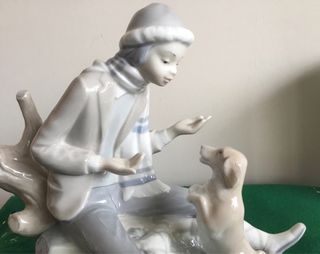 Figura Nao niño con perro porcelana
