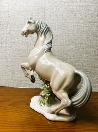 Figura de caballo Mustang en porcelana vintage