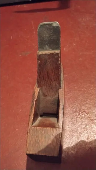 Cepillo carpintero antiguo de madera