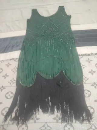 Vestido verde con flecos