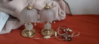 Lámparas de mesilla doradas y transparentes