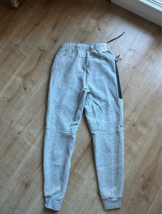 Conjunto Nike Tech Gris