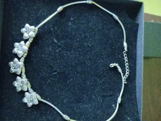 Gargantilla Plateada Flores