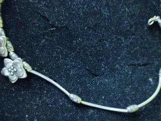 Gargantilla Plateada Flores