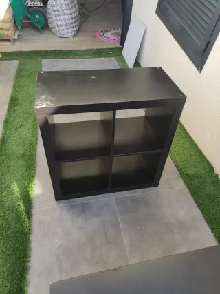Mesa de centro más estantería y silla ikea