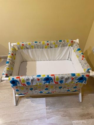 Minicuna madera blanca con estampado
