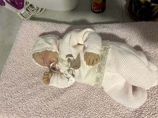 Muñeca de vinilo realista