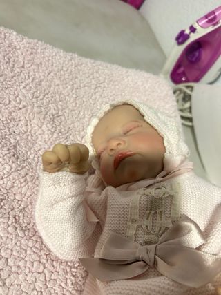 Muñeca de vinilo realista