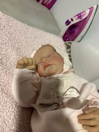 Muñeca de vinilo realista