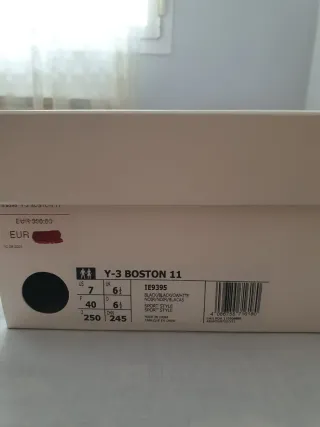 Zapatillas Y-3 Negras con Detalles Blancos