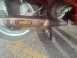 Tubo de escape Akrapovic Vespa GT