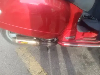 Tubo de escape Akrapovic Vespa GT