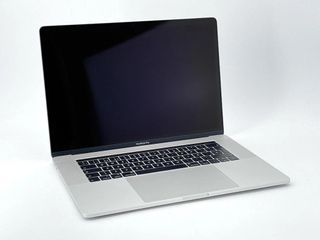 MacBook Pro 15" (2018) Intel Core i7 2.2GHz 6 núcleos - SSD 256GB - 16GB RAM - Plata