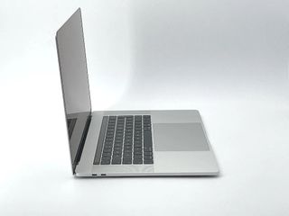 MacBook Pro 15" (2018) Intel Core i7 2.2GHz 6 núcleos - SSD 256GB - 16GB RAM - Plata