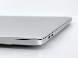 MacBook Pro 15" (2018) Intel Core i7 2.2GHz 6 núcleos - SSD 256GB - 16GB RAM - Plata