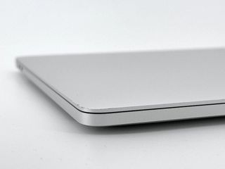 MacBook Pro 15" (2018) Intel Core i7 2.2GHz 6 núcleos - SSD 256GB - 16GB RAM - Plata