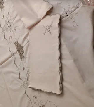 Tovaglia ricamo veneziano 12 persone