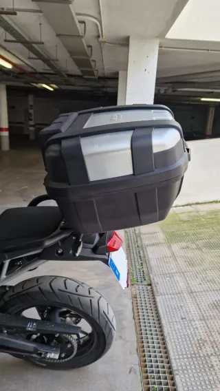 Baúl Givi 52L + Herraje Triumph