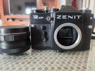 Cámara Zenit Negra, analogica, vintage (de carrete