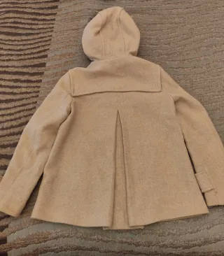 Abrigo Zara con capucha y pelo Talla M.