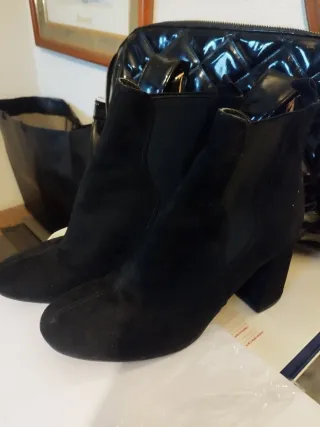 Botines negros talla 39 + bolso de regalo
