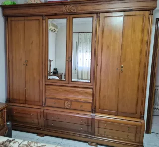 Armario de madera grande