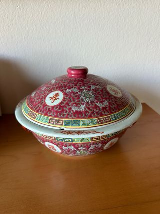 Sopera de porcelana china roja y amarilla