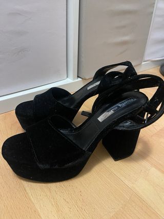 Zapatos de tacón Pull and Bear negros