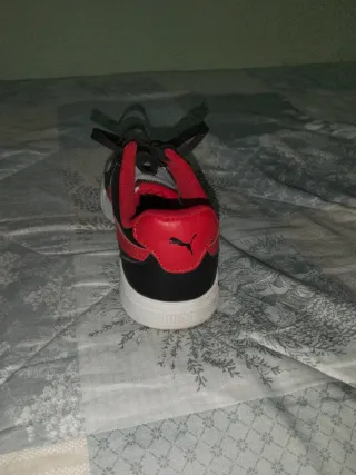 Zapatos Puma Negros, Rojos y Blancos