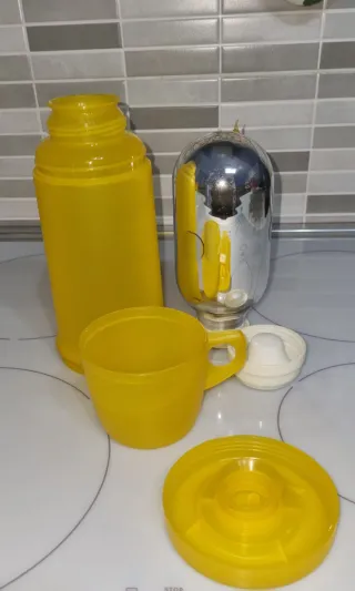 Coppia thermos gialli