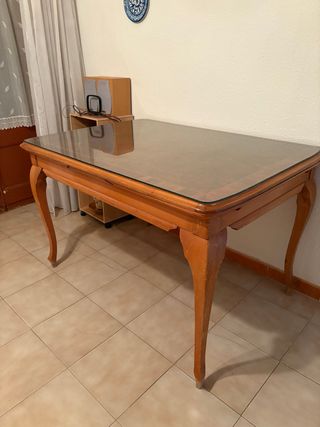 Tavolo da pranzo in legno e vetro