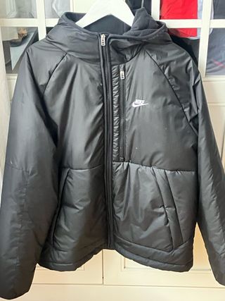 Cazadora Nike Negra con Capucha