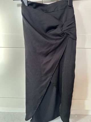 Falda larga satinada negra