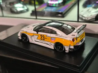 Maqueta Nissan GT-R R35 Liberty Walk 1:64