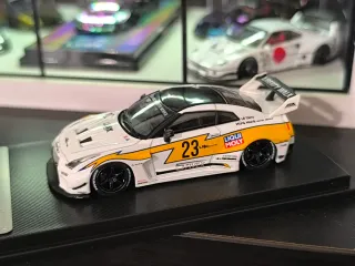 Maqueta Nissan GT-R R35 Liberty Walk 1:64
