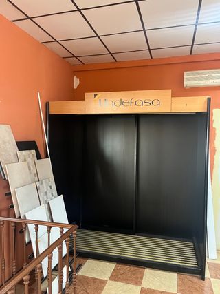 Expositor azulejos y gres