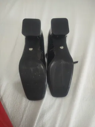 Zapatos charol negros con tiras