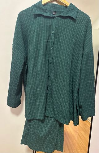 Varios Conjuntos de camisa cuadros y pantalón