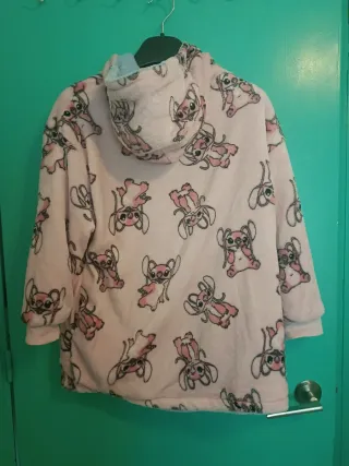 Sudadera reversible de pelito Lilo & Stitch.