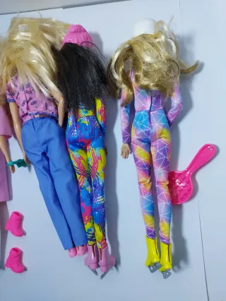 4 Barbie con accessori