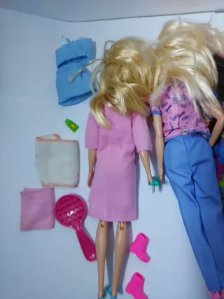 4 Barbie con accessori