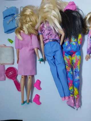 4 Barbie con accessori