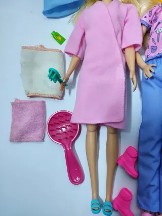 4 Barbie con accessori